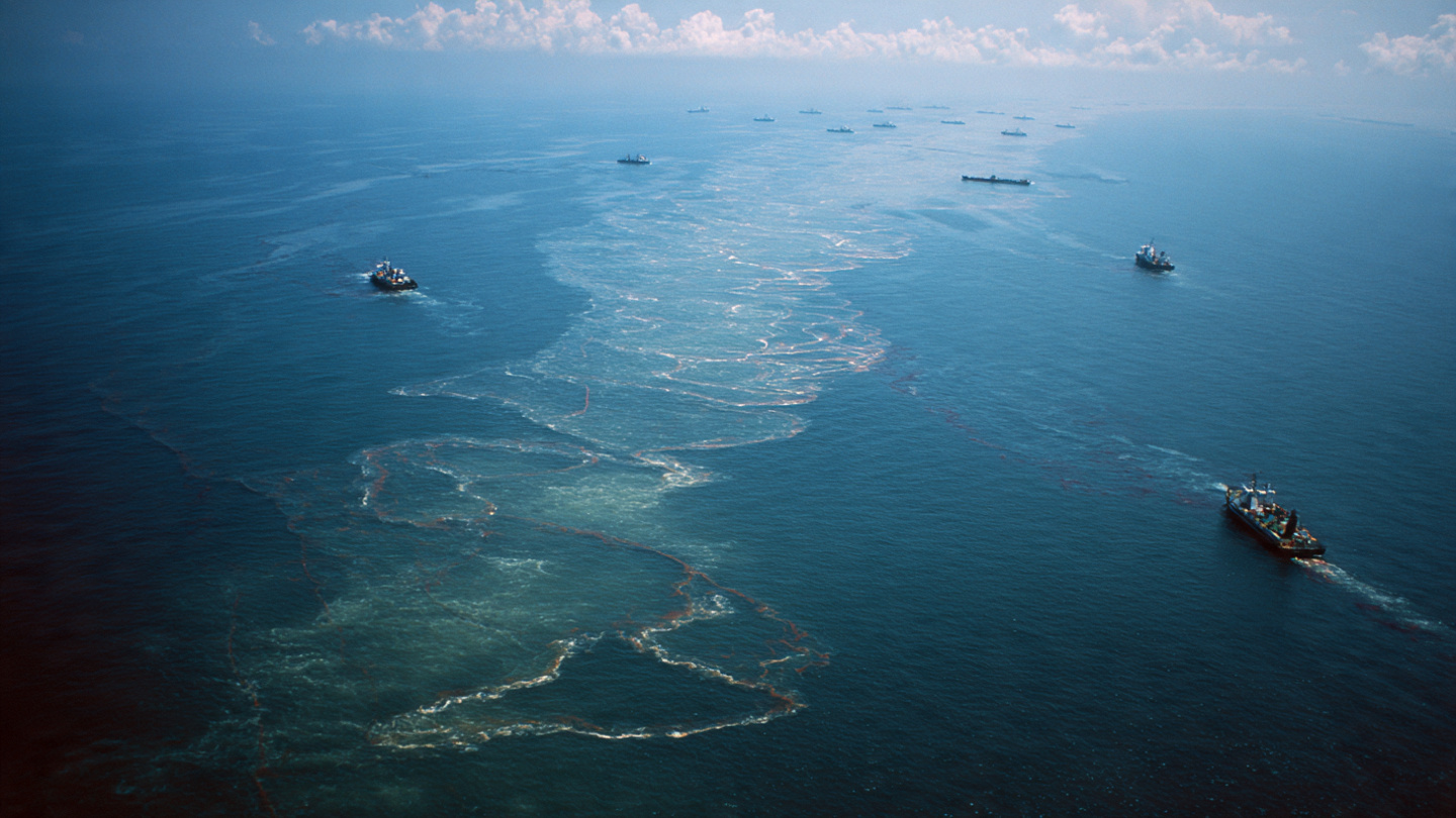 photojournalism-shot-on-35mm-lens-f8-deep-depth-of (3)