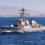 Destructora en la costa azul