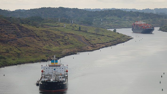 Empresas pagan 4 millones de dólares para cruzar el Canal de Panamá